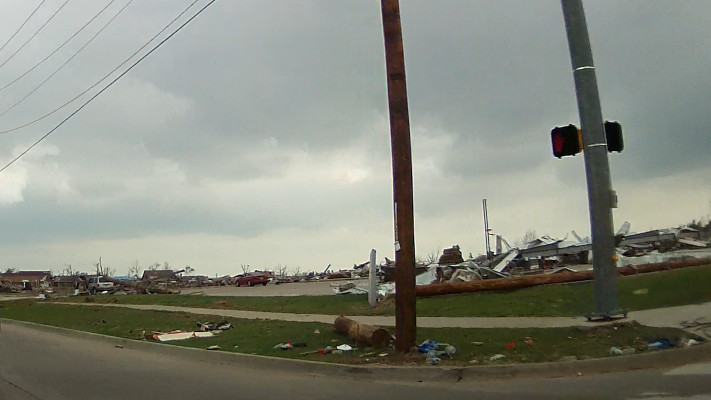 Dommages causés par une tornade à Moore, Oklahoma en 2013
                            